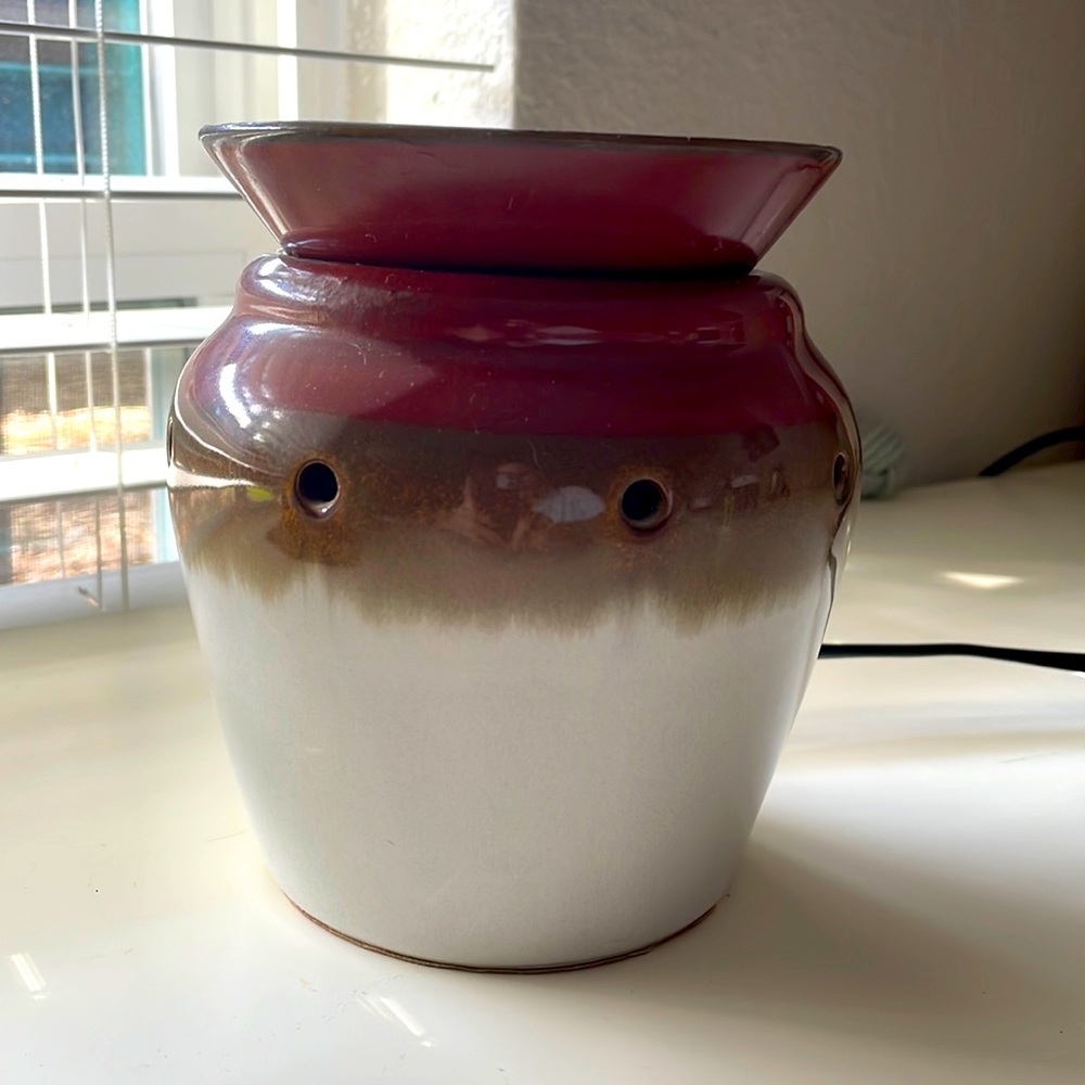 SCENTSY Full Sized Warmer